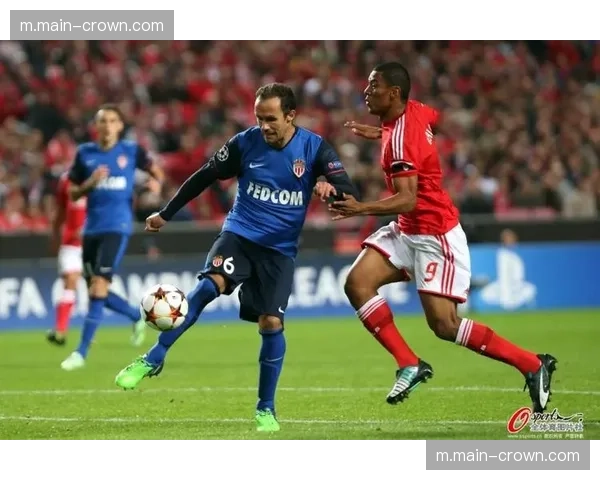 皇马客场一球小胜本菲卡占先机，维尼修斯世界波引发冲突中断